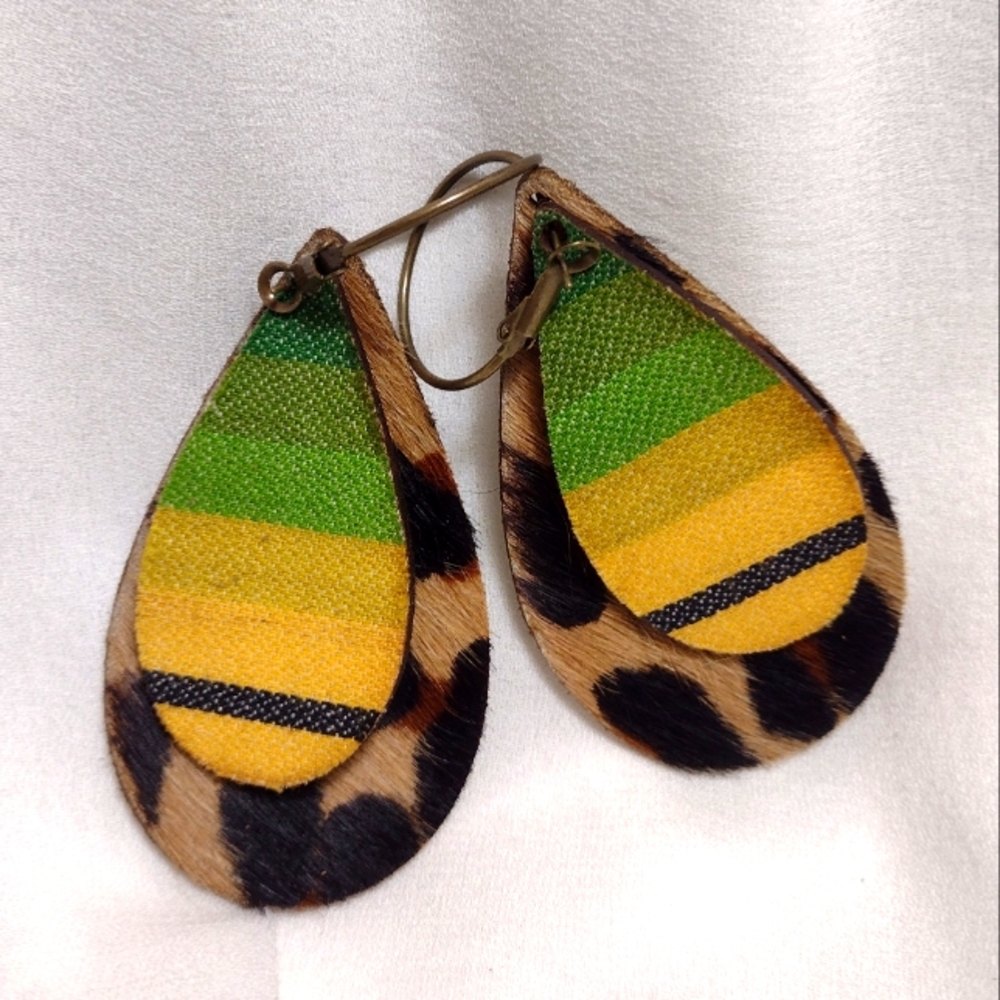 Adorable earrings 👀